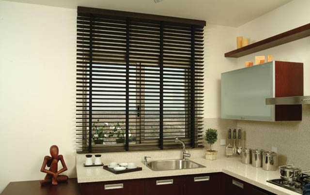 wooden-blinds-for-kitchen